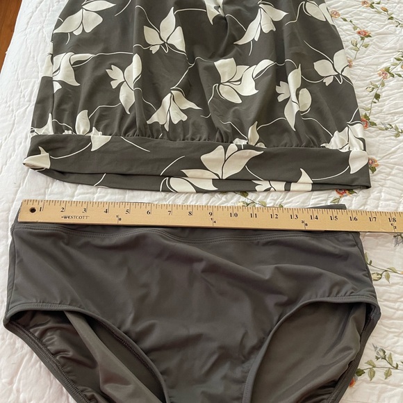 Lands End 2 piece bathing suit. - Picture 4 of 4